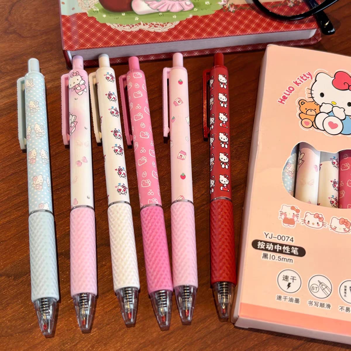 Set of 6 Hello Kitty Dreamy Doodle Pens