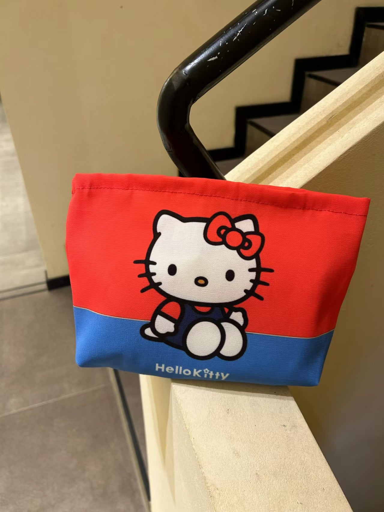Hello Kitty Red Blue Contrast Zipper Pouch