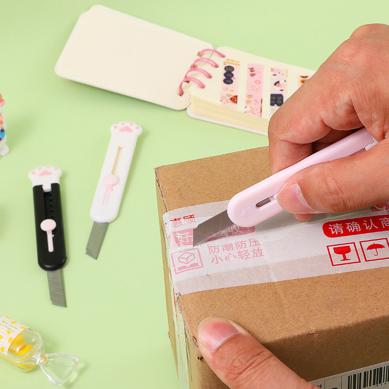 Cute Cat Paws Paper Cutter