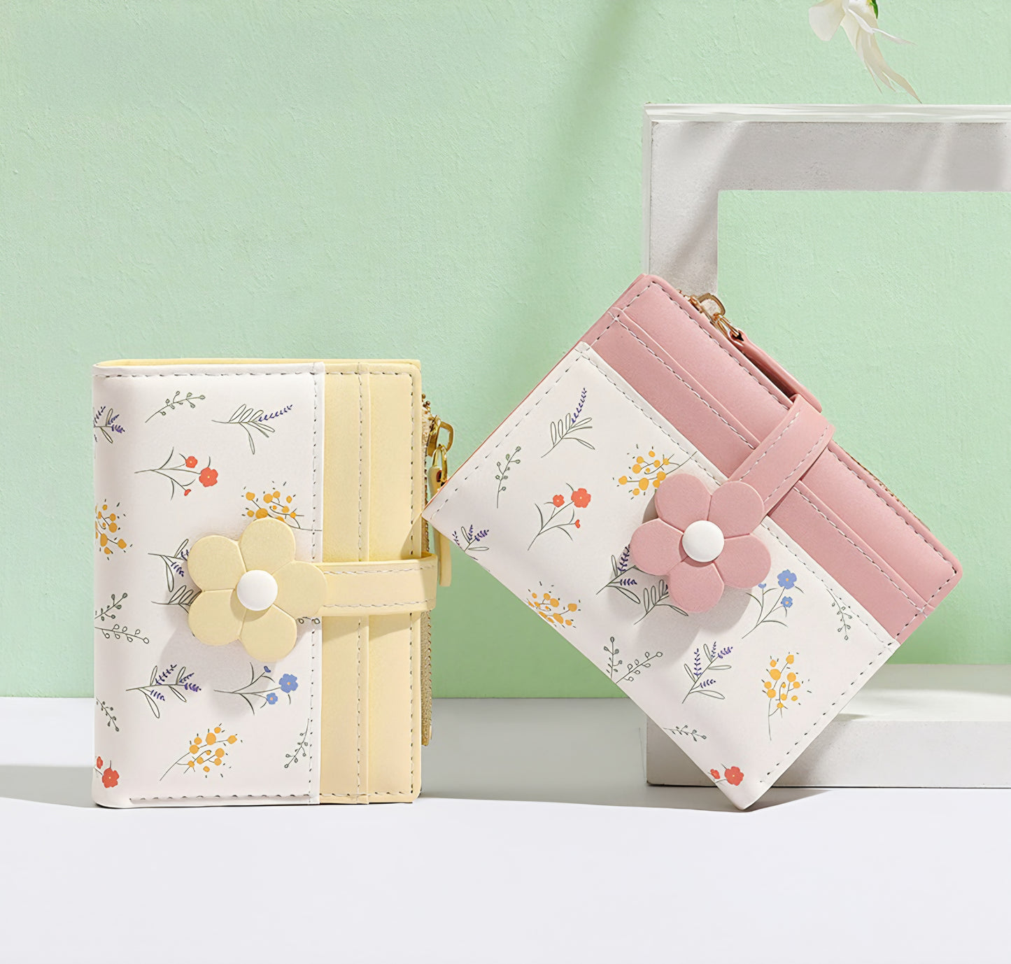 Daisy Bloom Mini Wallet 🌸💖
