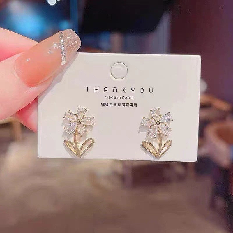 MM9 Korean Daisy Flower Glow Earrings Studs
