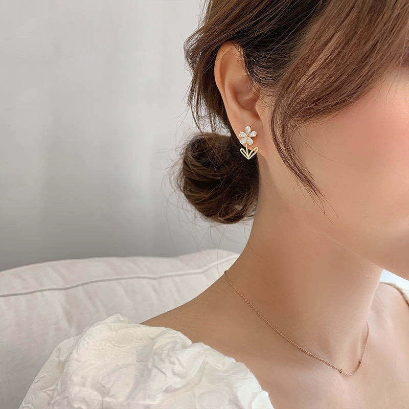 MM9 Korean Daisy Flower Glow Earrings Studs
