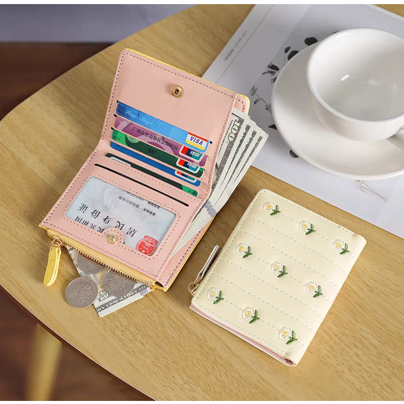 Daisy Bloom Multi-Card Zip Wallet