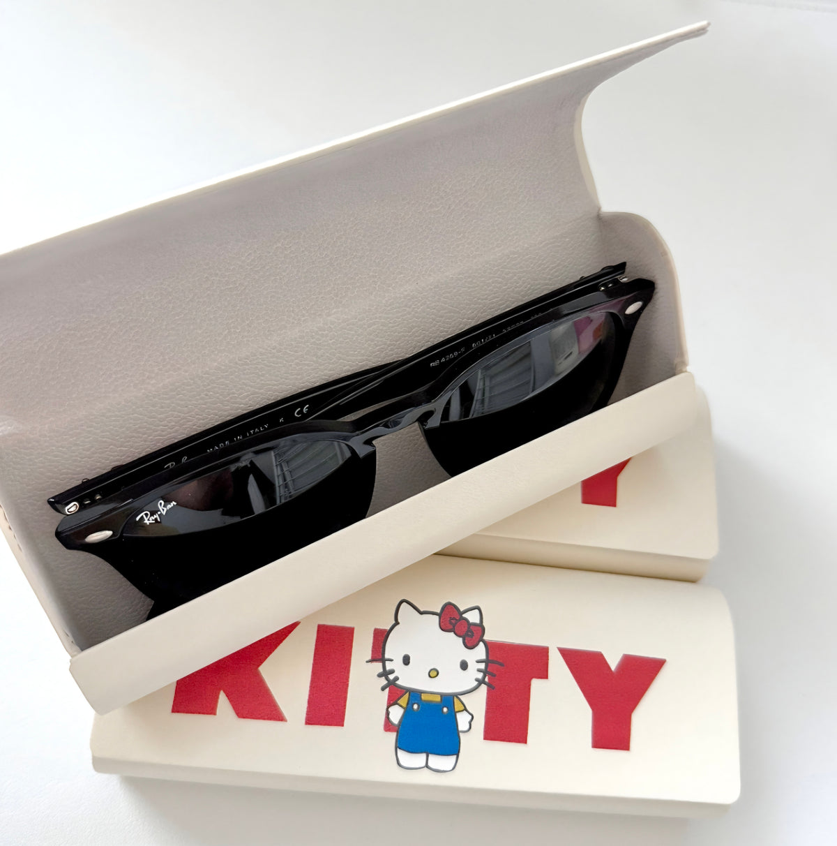 Hello Kitty Glasses Case 🎀🤍