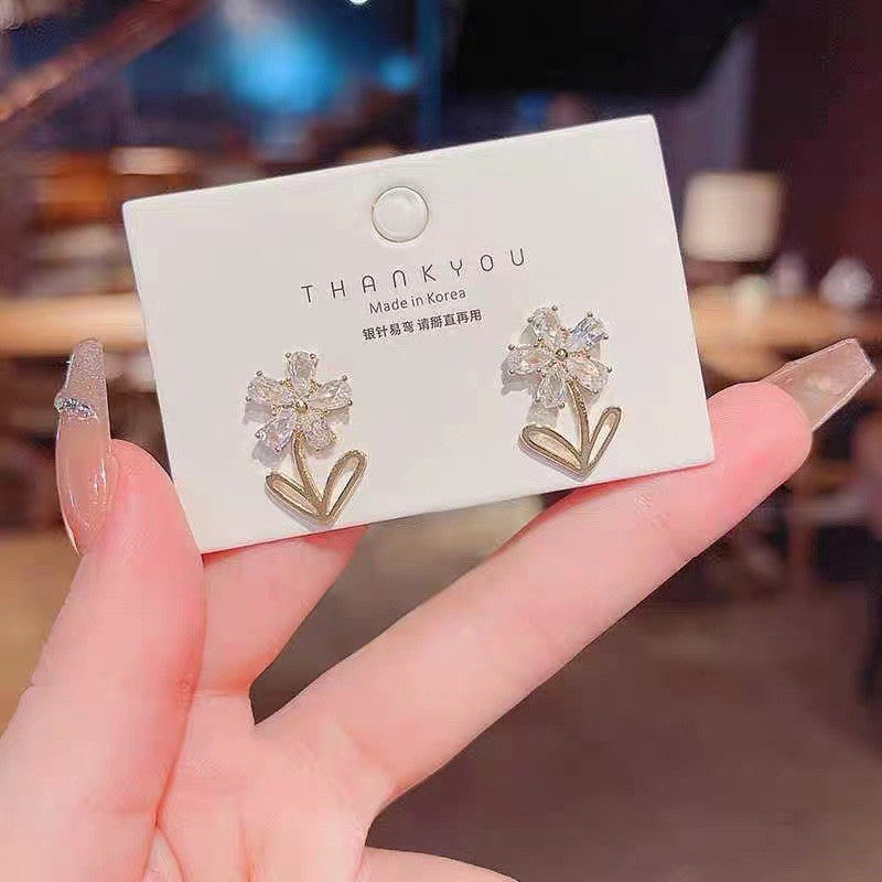 MM9 Korean Daisy Flower Glow Earrings Studs