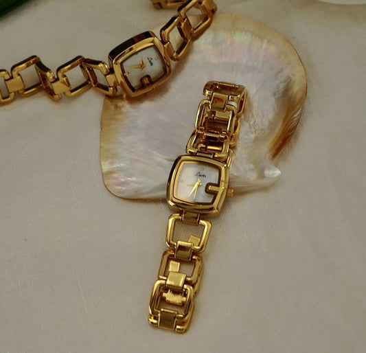 Golden Vintage Luxe Bracelet Watch ✨