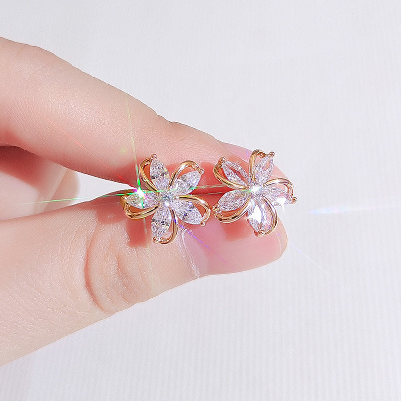 Dainty Crystal Flower Stud Earrings 🌸