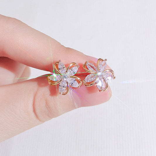 Dainty Crystal Flower Stud Earrings 🌸
