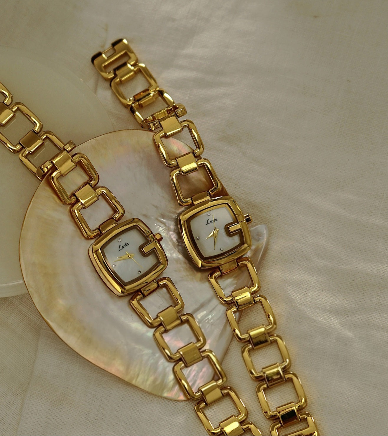 Golden Vintage Luxe Bracelet Watch ✨