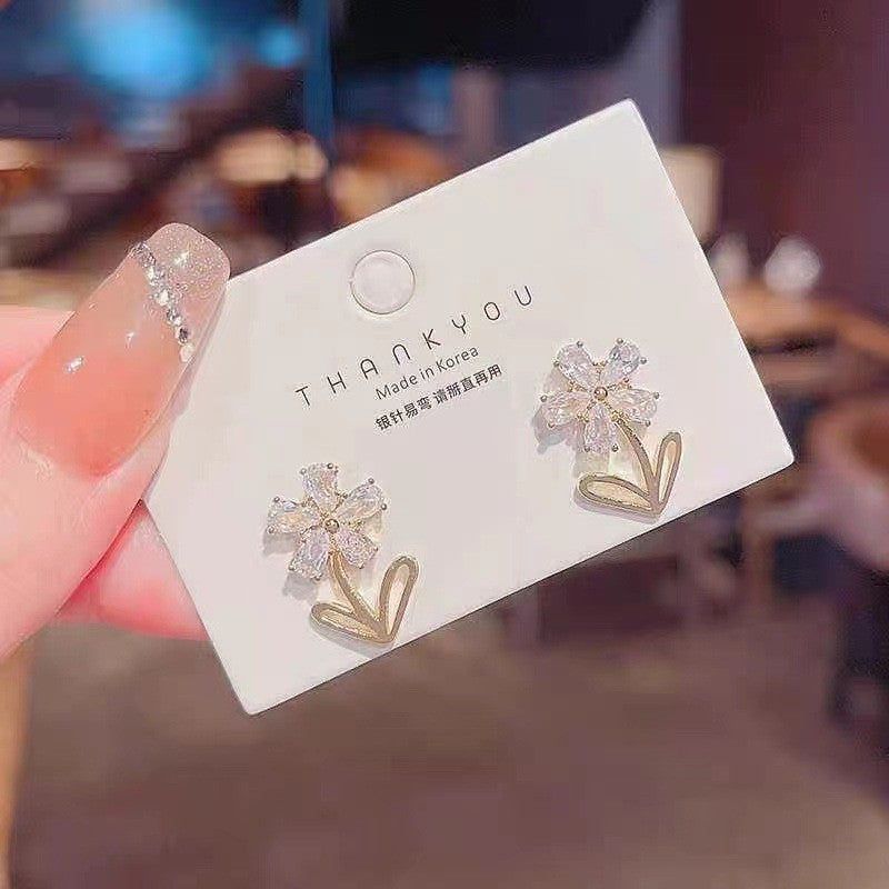 MM9 Korean Daisy Flower Glow Earrings Studs